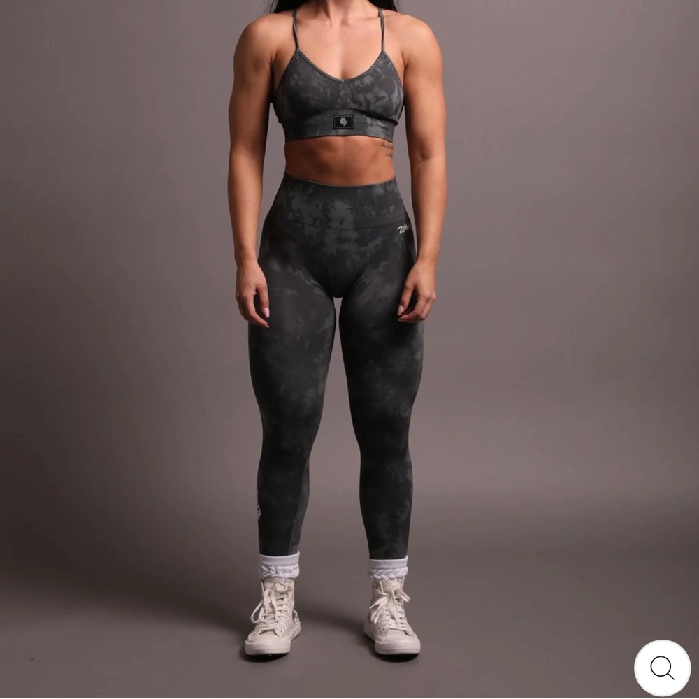 SHE BIG WOLF "EVERSON SEAMLESS" LEGGINGS IN WOLF GRAY MARBLE